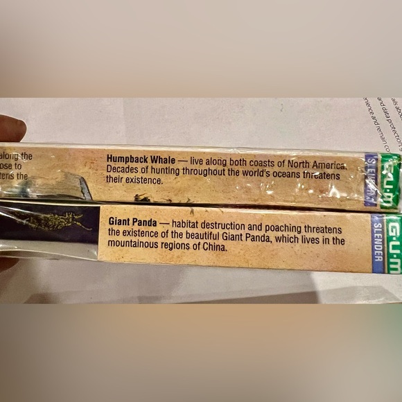 Butler Endangered Species Toothbrush Giant Panda,Jaguar,Humpback Whale,Sea Otter - Picture 4 of 9